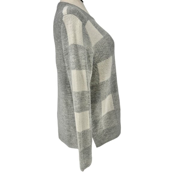 Old Navy Sweater Womens XL Gray White Plaid LS Super Soft Acrylic/Nylon Blend - Picture 2 of 10